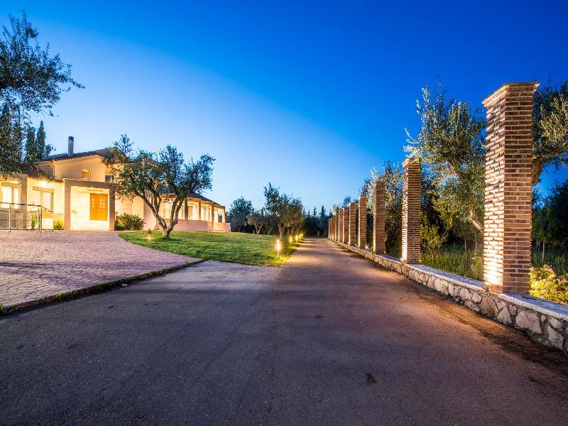 Astarte Villas - Istar Villa With Tennis Court Maherádo Kültér fotó
